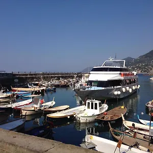 la-casetta-sul-porticciolo.hotelitalianriviera.com/